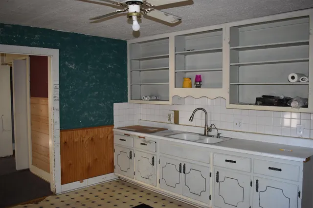 $59,900 | 317 South G Street, Wellington, KS 67152