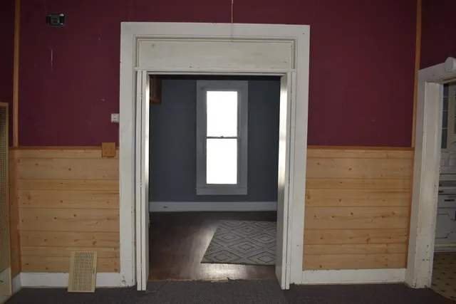 $59,900 | 317 South G Street, Wellington, KS 67152