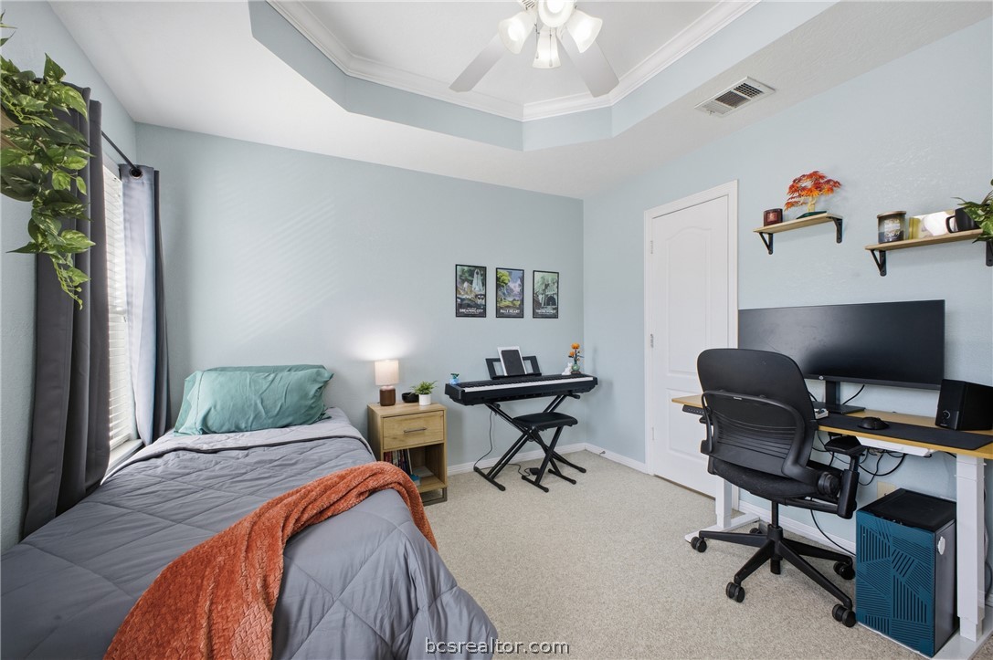 1000 Spring Loop, Unit 2105 College Station, TX 77840 - Photo 15 of 22 a bedroom with a workspace
