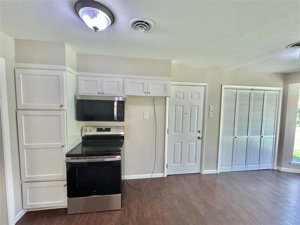 306 Line Drive Gainesville, TX 76240 - Photo 6 of 20 Updated Appliances