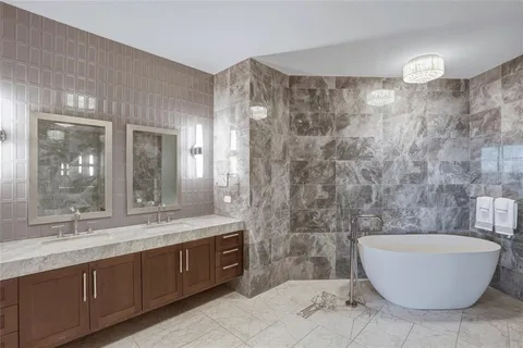 $3,200,000 | 3101 Bayshore Boulevard, Unit 504, Tampa, FL 33629