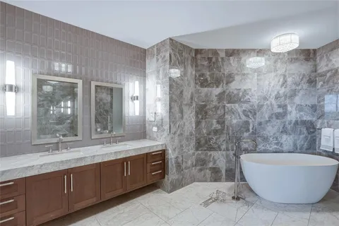 $3,200,000 | 3101 Bayshore Boulevard, Unit 504, Tampa, FL 33629