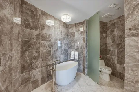 $3,200,000 | 3101 Bayshore Boulevard, Unit 504, Tampa, FL 33629