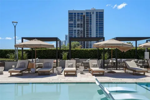 $3,200,000 | 3101 Bayshore Boulevard, Unit 504, Tampa, FL 33629