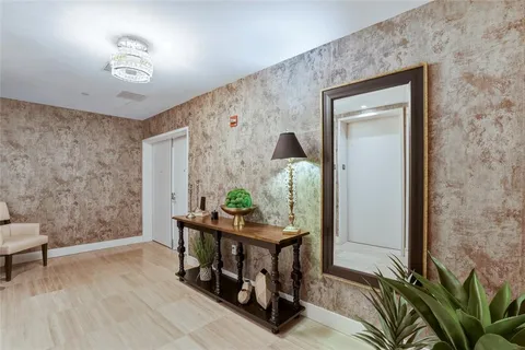 $3,200,000 | 3101 Bayshore Boulevard, Unit 504, Tampa, FL 33629