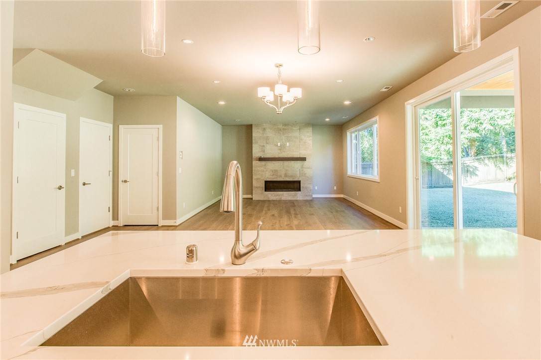 229 Lakeview Road Lynnwood, WA 98087 - Photo 4 of 15 Gallery Image 4