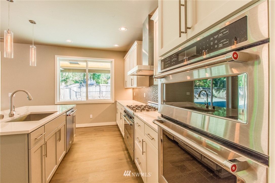 229 Lakeview Road Lynnwood, WA 98087 - Photo 5 of 15 Gallery Image 5