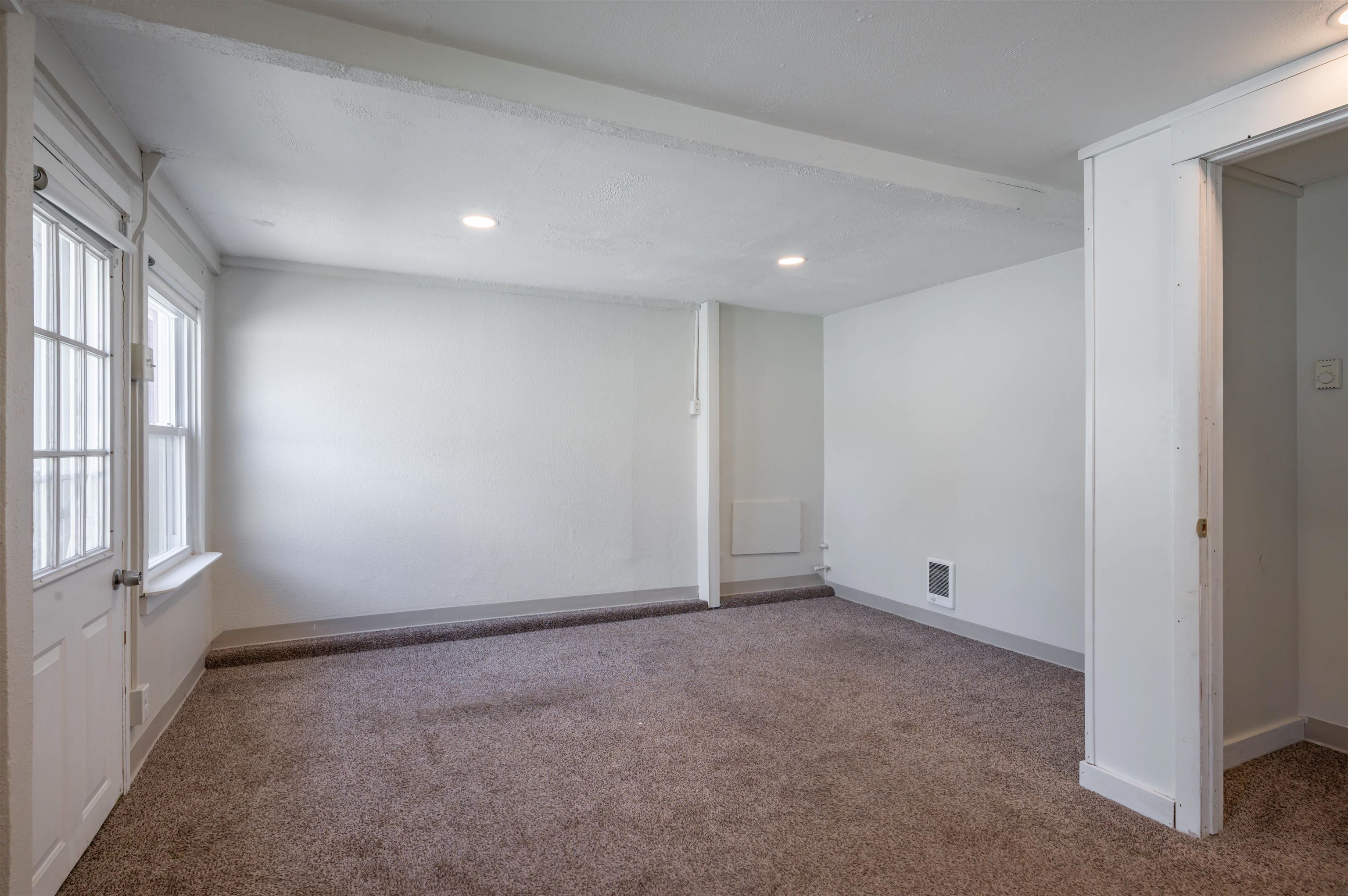 167 Mammoth Road Manchester, NH 03109 - Photo 15 of 41