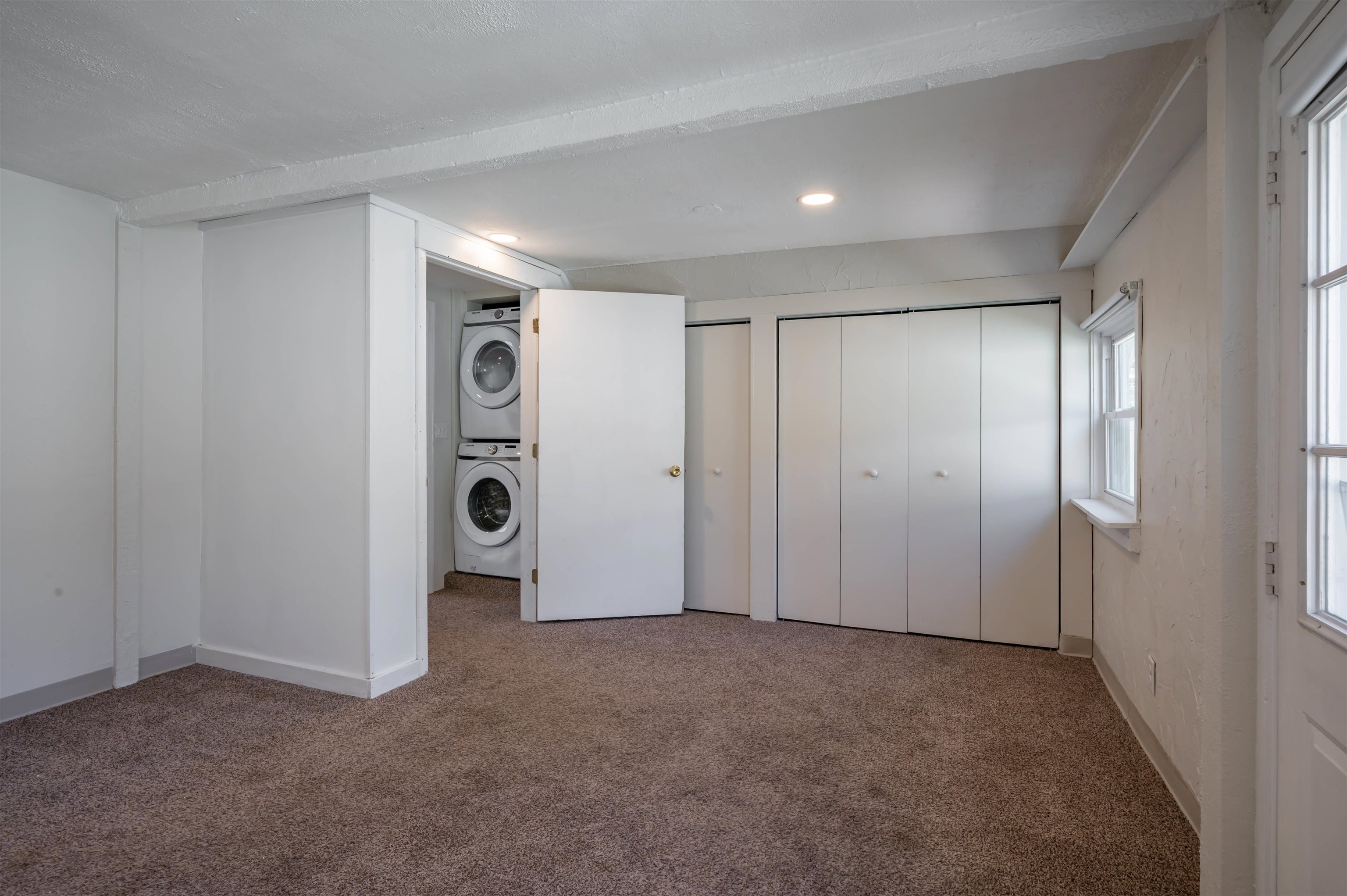 167 Mammoth Road Manchester, NH 03109 - Photo 16 of 41