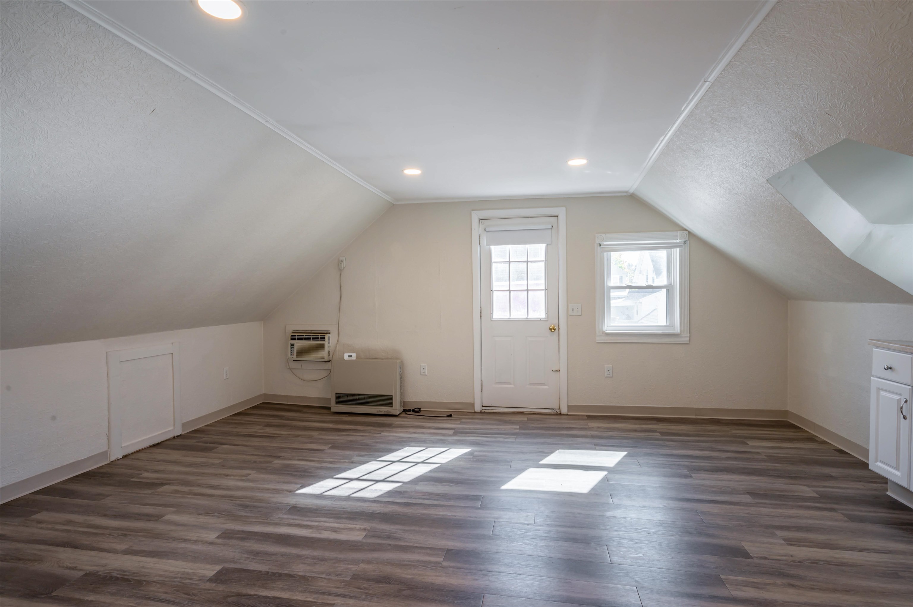 167 Mammoth Road Manchester, NH 03109 - Photo 17 of 41