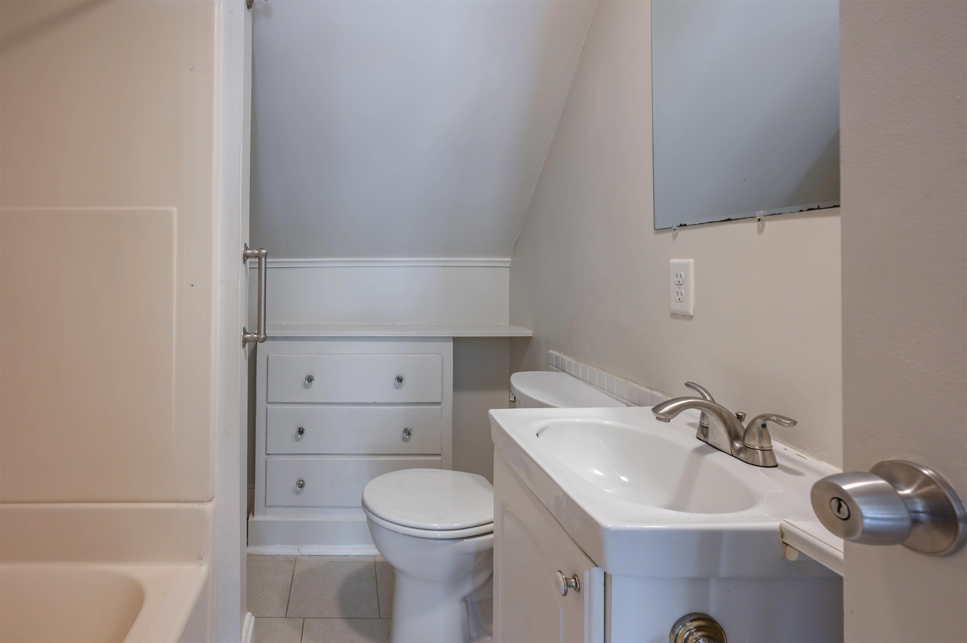 167 Mammoth Road Manchester, NH 03109 - Photo 19 of 41