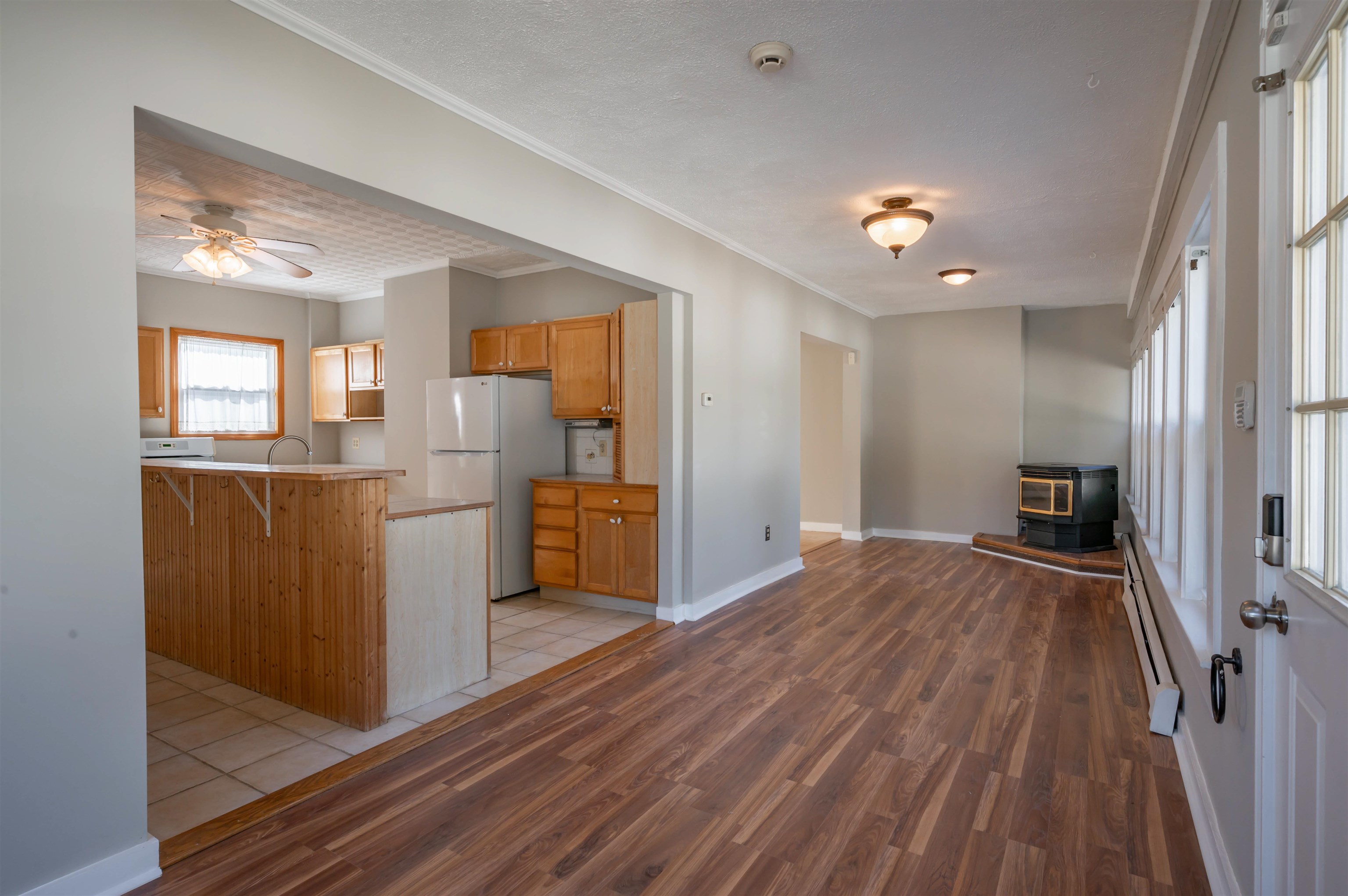 167 Mammoth Road Manchester, NH 03109 - Photo 23 of 41