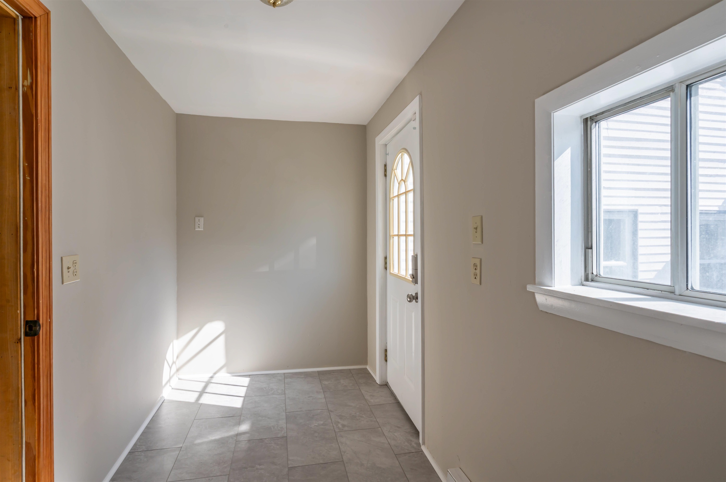 167 Mammoth Road Manchester, NH 03109 - Photo 27 of 41