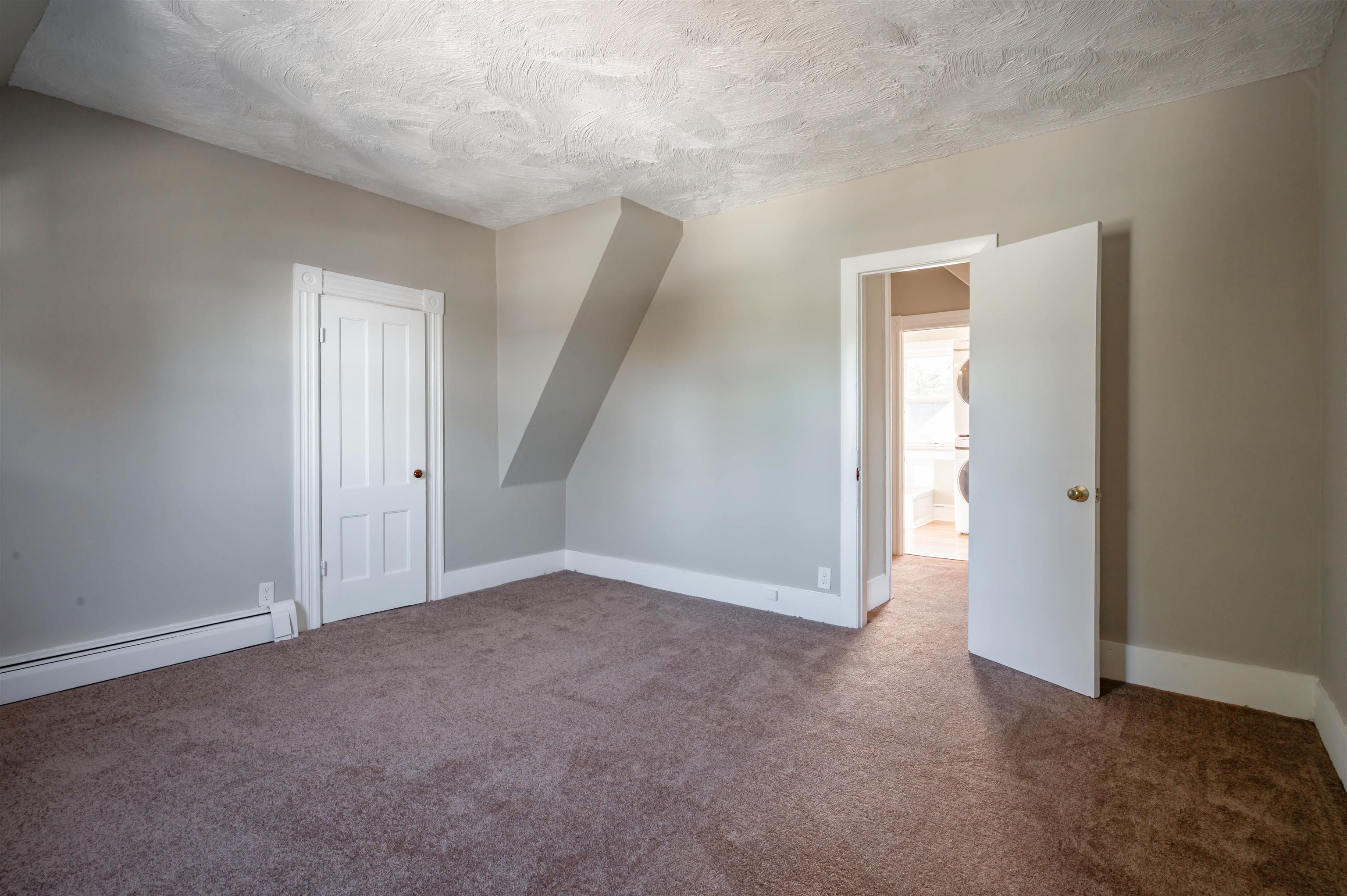167 Mammoth Road Manchester, NH 03109 - Photo 31 of 41