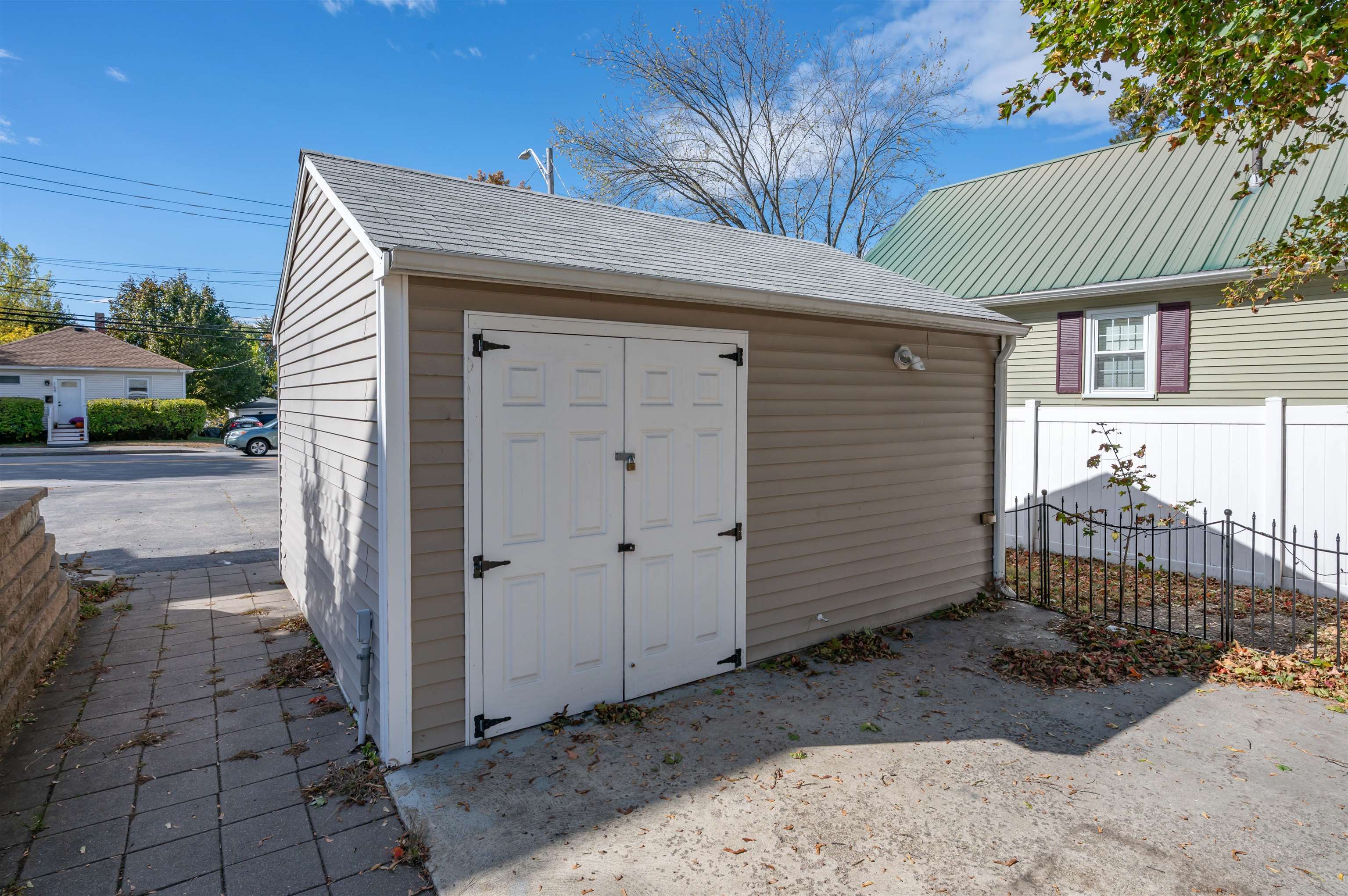 167 Mammoth Road Manchester, NH 03109 - Photo 36 of 41