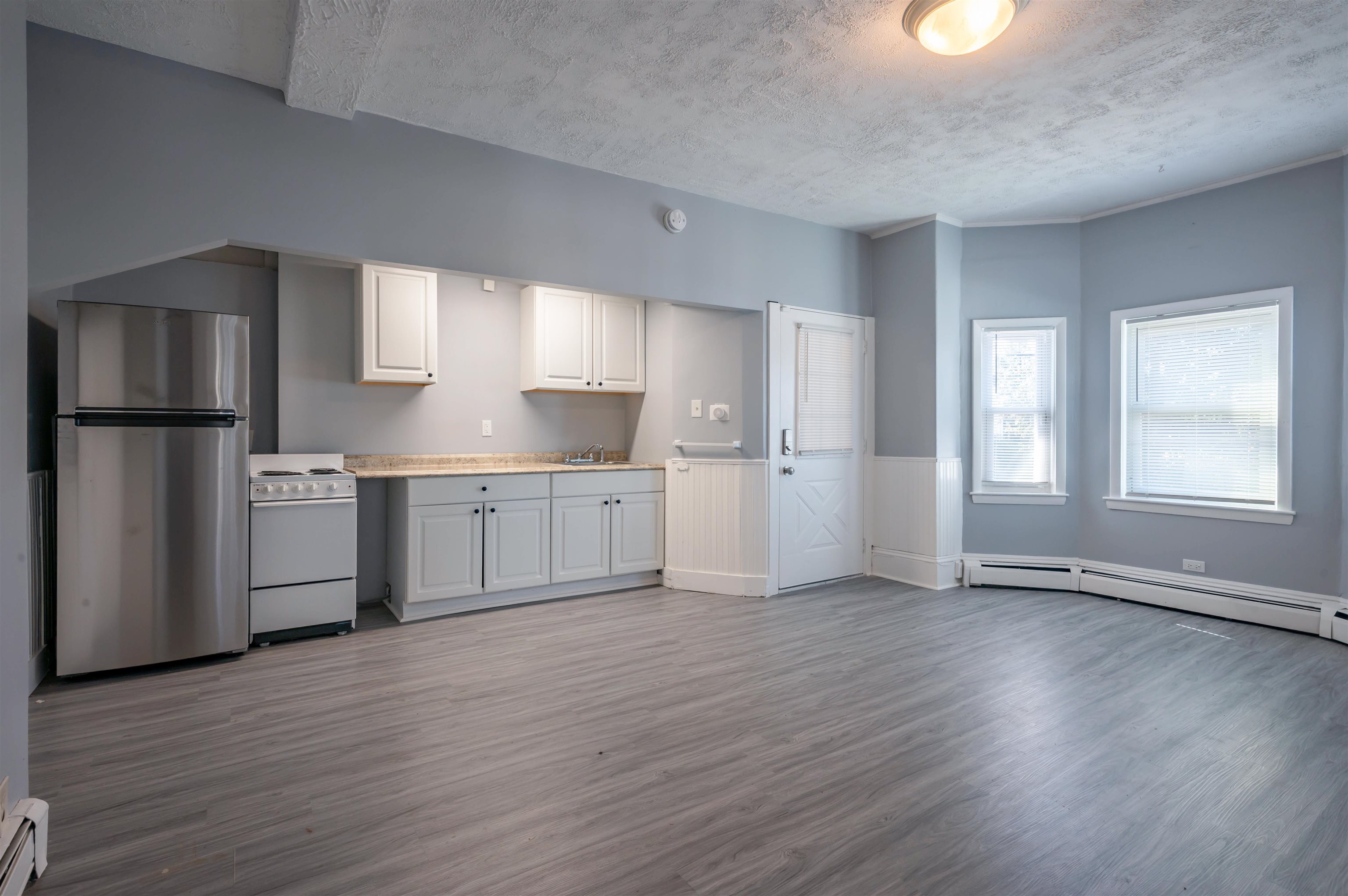 167 Mammoth Road Manchester, NH 03109 - Photo 4 of 41