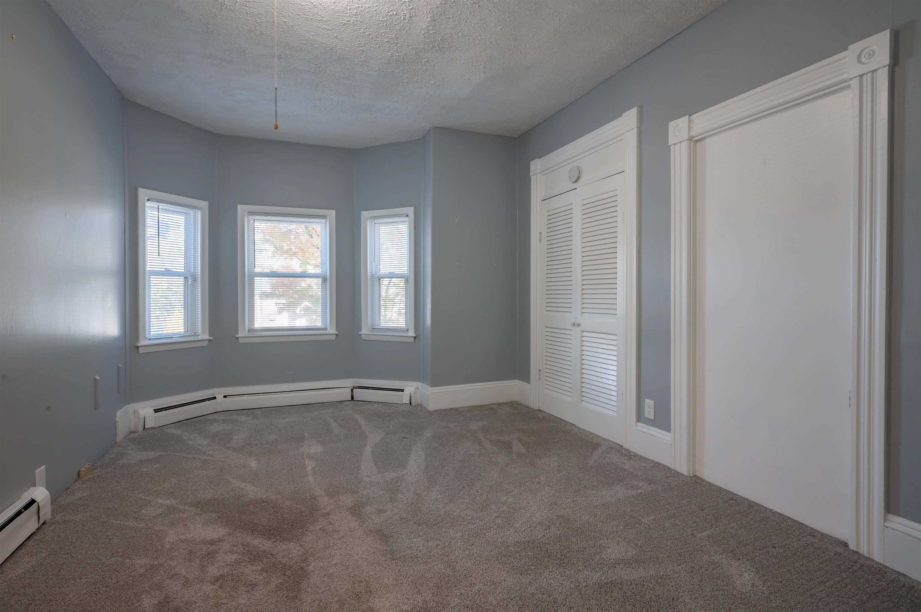 167 Mammoth Road Manchester, NH 03109 - Photo 7 of 41