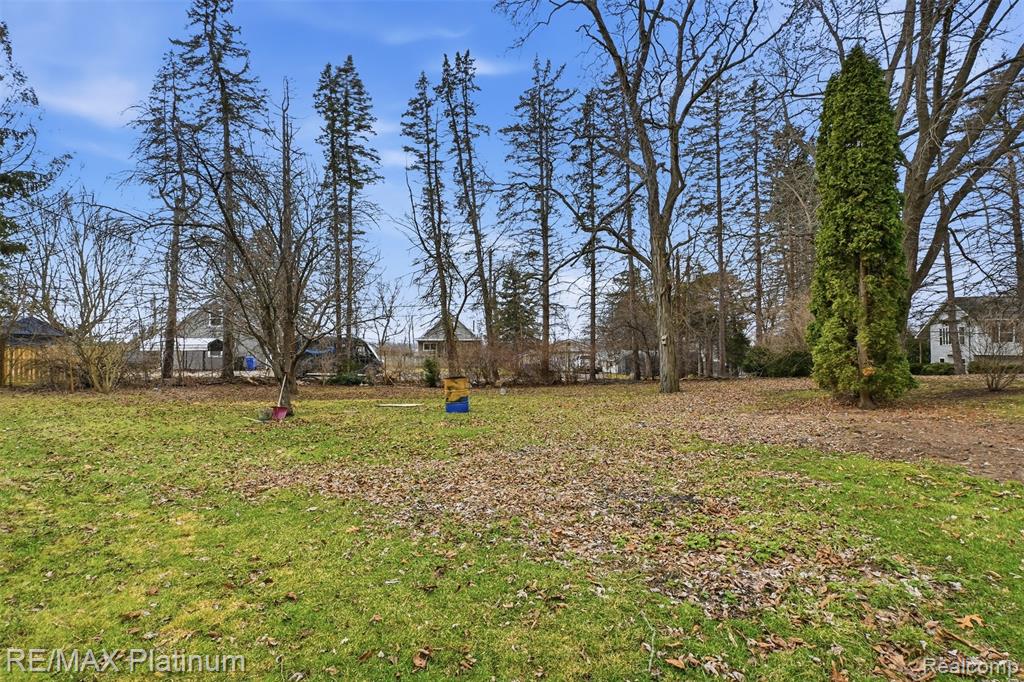 562 South Hughes Road Howell, MI 48843 - Photo 16 of 21 Gallery Image 16