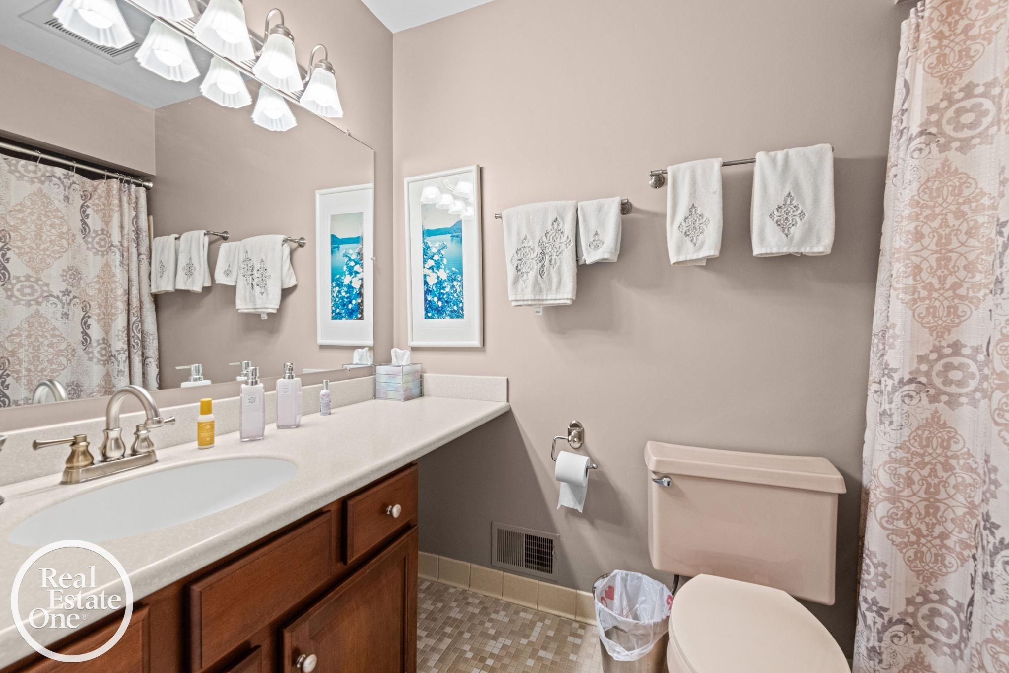 1196 Hawthorne Road Grosse Pointe, MI 48236 - Photo 17 of 40 Gallery Image 17