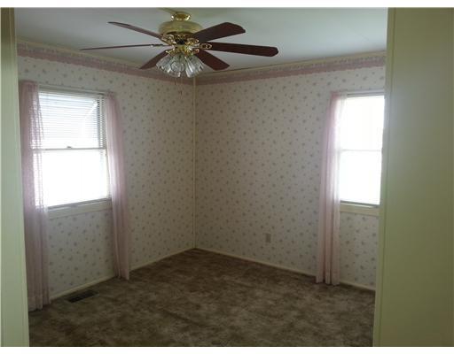 928 Barker Drive Springfield, OH 45505 - Photo 8 of 10
