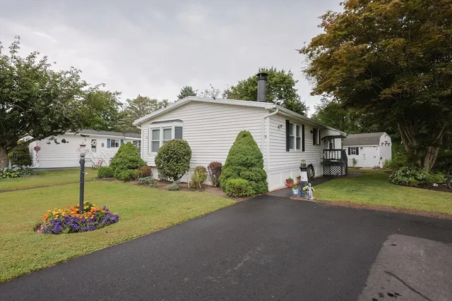 a view of a house with a yard and garage