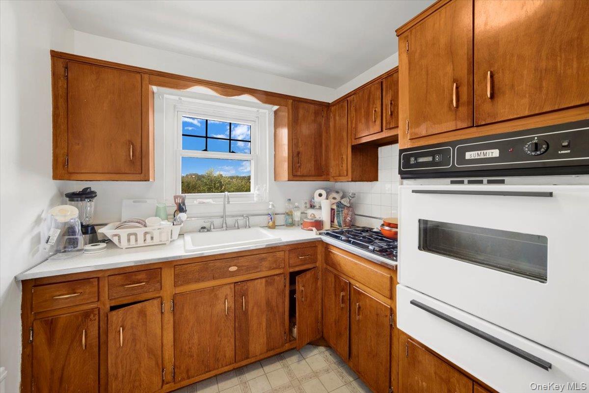 1879 Crompond Road, Unit G10 Peekskill, NY 10566 - Photo 13 of 18 a kitchen with a sink stove and cabinets