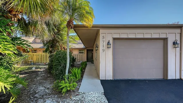 $259,900 | 5719 Westwind Lane, Sarasota, FL 34231