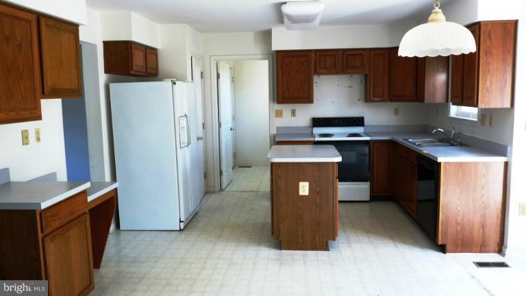 4001 Bill Moxley Road Mount Airy, MD 21771 - Photo 4 of 10 Kitchen