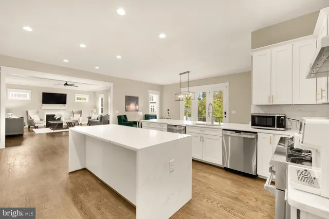 $1,995,000 | 10602 Oak Place, Fairfax, VA 22030