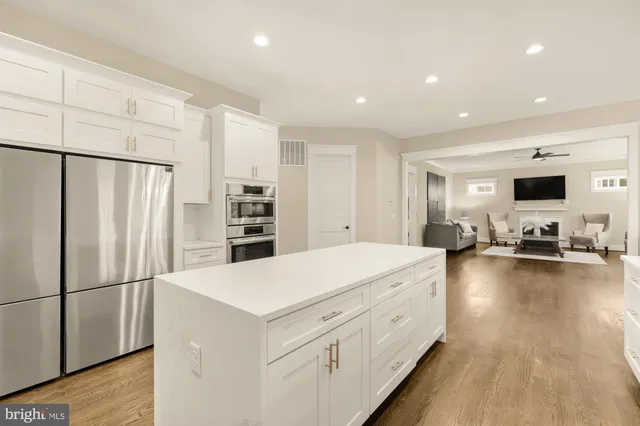 $1,995,000 | 10602 Oak Place, Fairfax, VA 22030