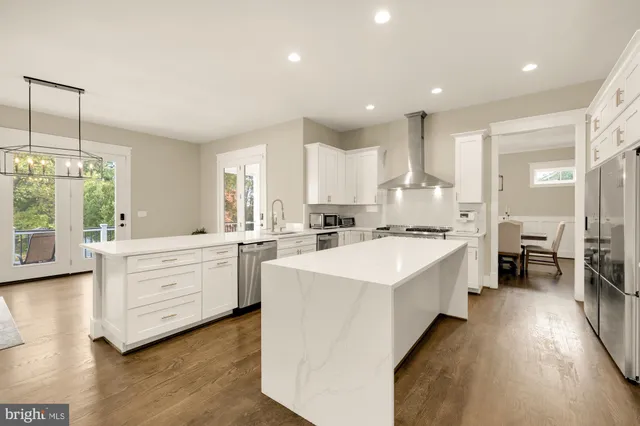 $1,995,000 | 10602 Oak Place, Fairfax, VA 22030