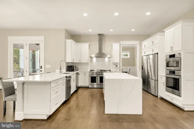 $1,995,000 | 10602 Oak Place, Fairfax, VA 22030