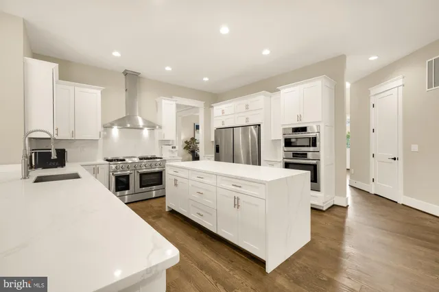 $1,995,000 | 10602 Oak Place, Fairfax, VA 22030