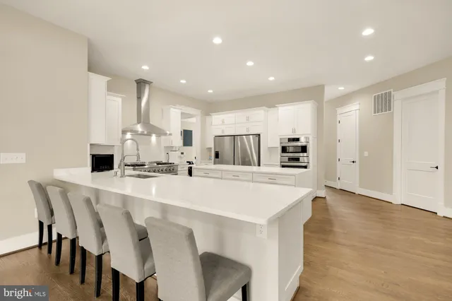 $1,995,000 | 10602 Oak Place, Fairfax, VA 22030