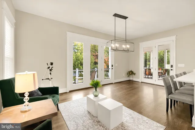 $1,995,000 | 10602 Oak Place, Fairfax, VA 22030