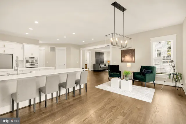 $1,995,000 | 10602 Oak Place, Fairfax, VA 22030