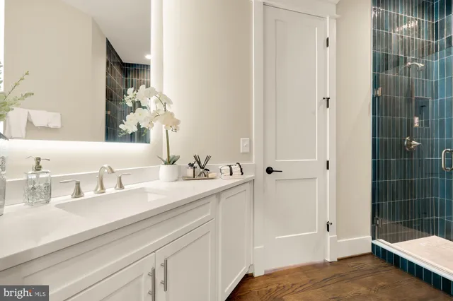 $1,995,000 | 10602 Oak Place, Fairfax, VA 22030