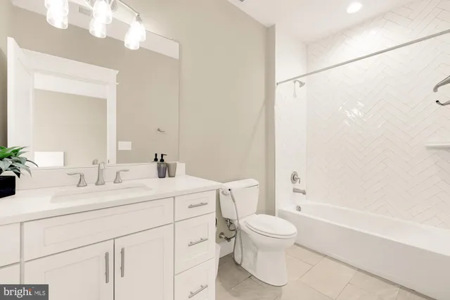 $1,995,000 | 10602 Oak Place, Fairfax, VA 22030