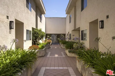 $949,000 | 4003 Sunset Drive, Unit 8, Los Angeles, CA 90027
