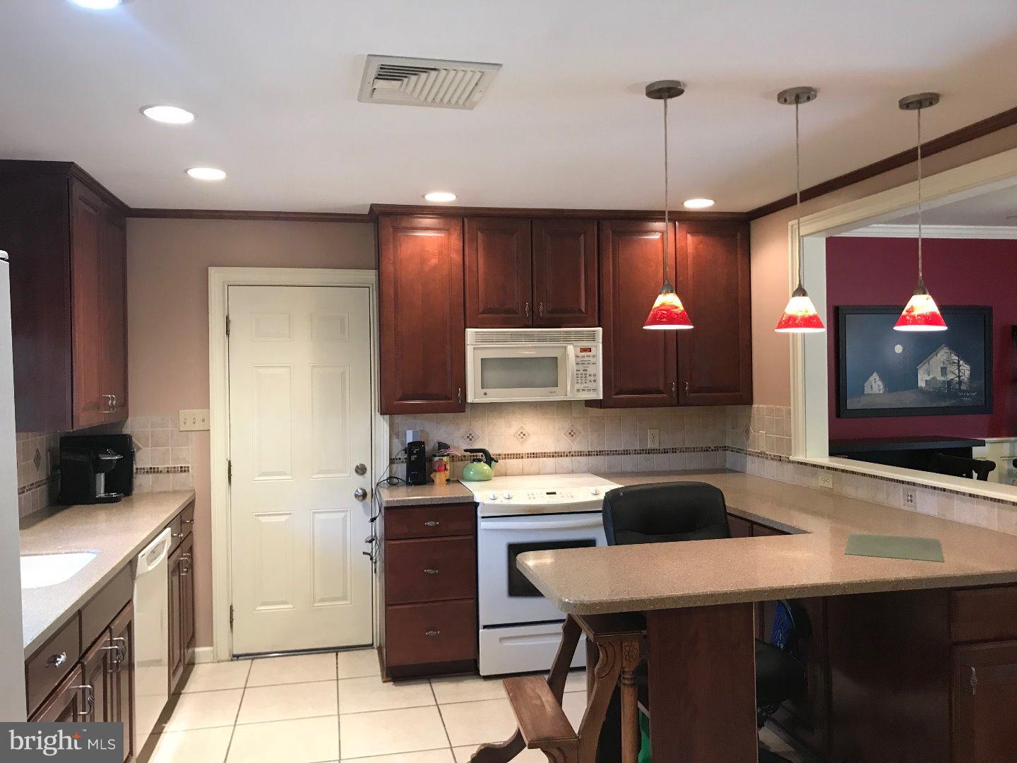 40 Silverspruce Road Levittown, PA 19056 - Photo 4 of 25 Kitchen