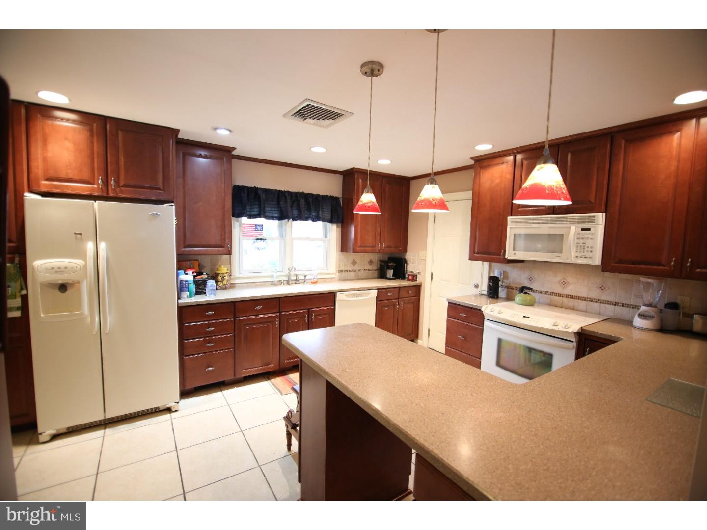 40 Silverspruce Road Levittown, PA 19056 - Photo 5 of 25 Kitchen