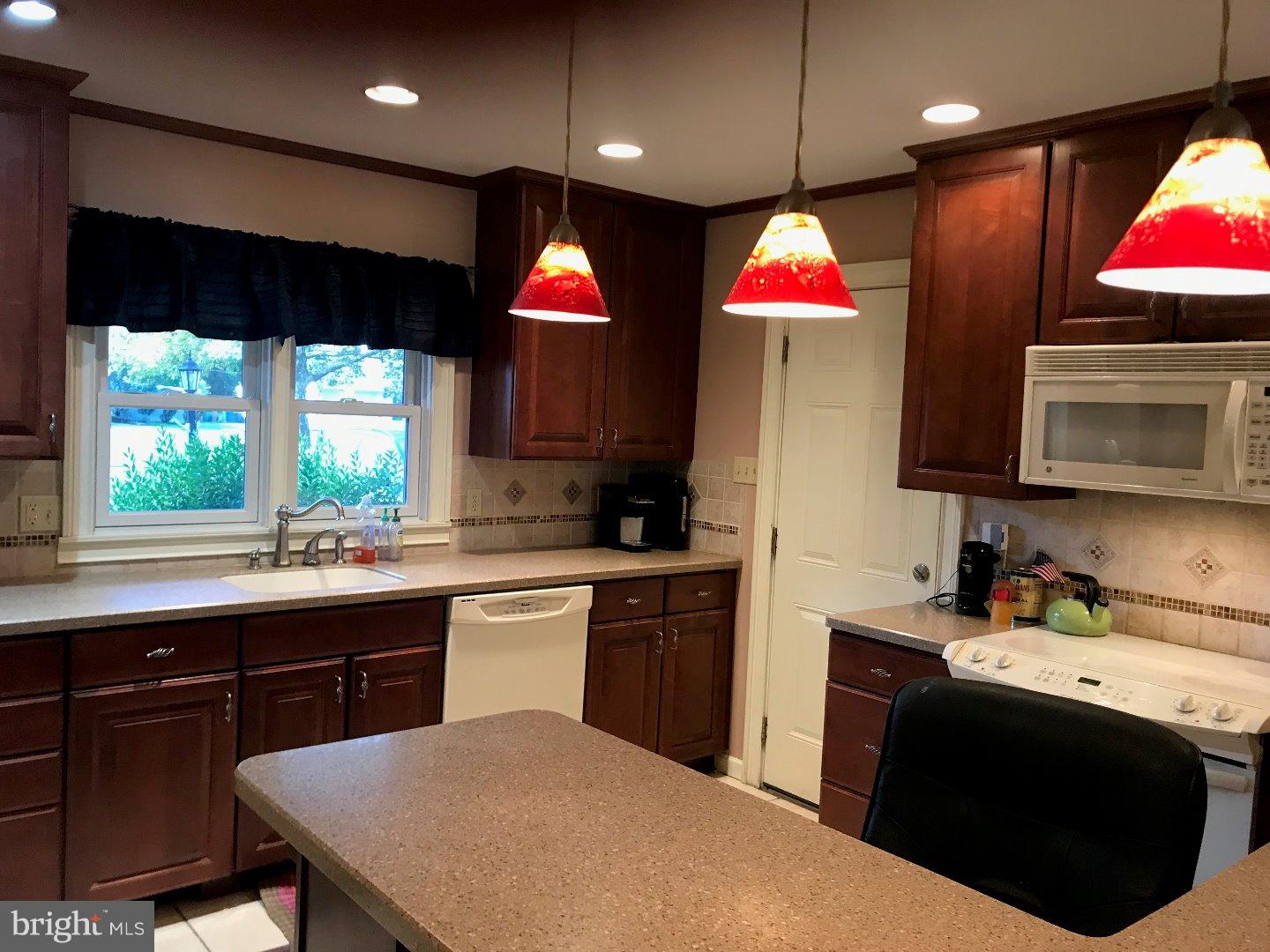 40 Silverspruce Road Levittown, PA 19056 - Photo 8 of 25 Kitchen