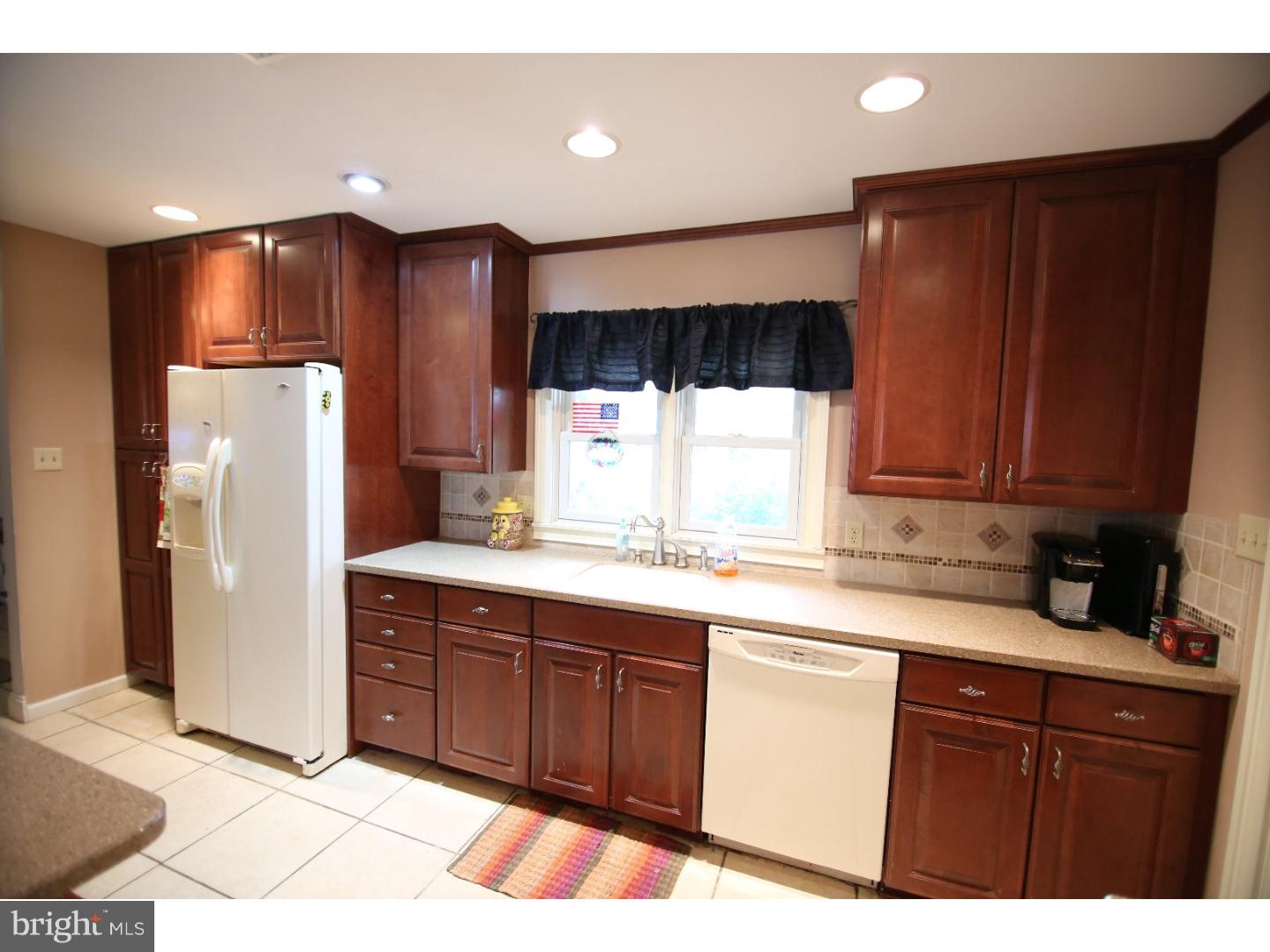 40 Silverspruce Road Levittown, PA 19056 - Photo 9 of 25 Kitchen