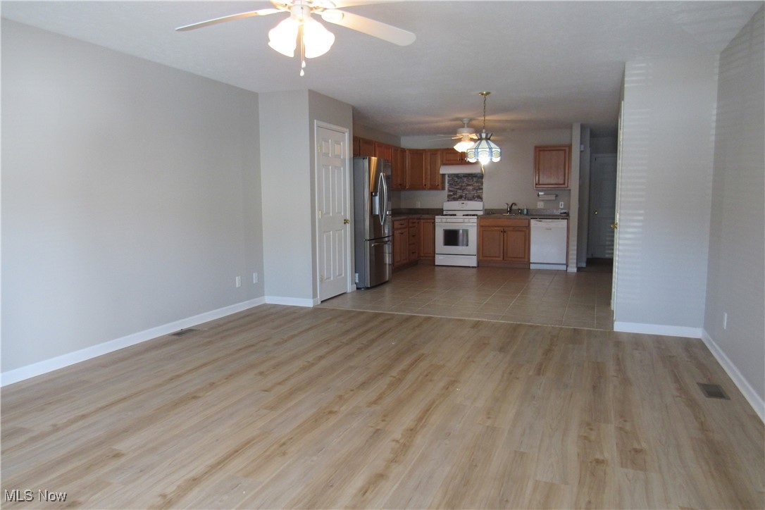 5930 Lake Road West, Unit 1602 Ashtabula, OH 44004 - Photo 2 of 15 View upon entering-living room area 16x15 with laminate flooring
