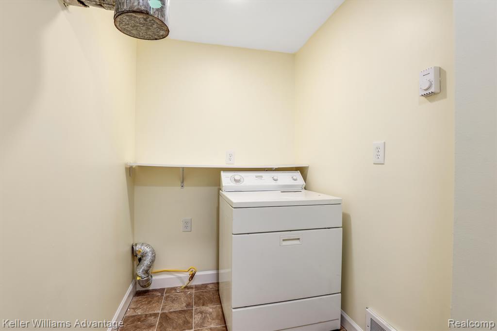 229 Aintree Road Rochester, MI 48306 - Photo 12 of 40