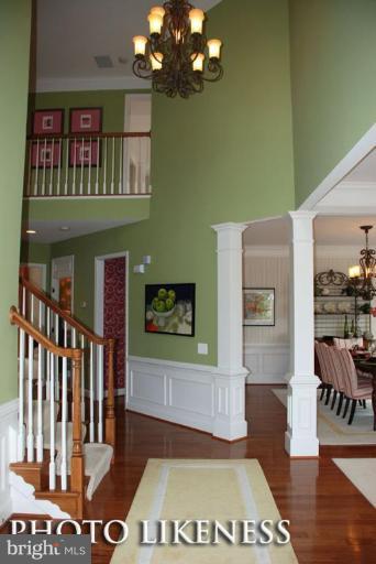 18628 Wickham Road Olney, MD 20832 - Photo 2 of 11 Entrance / Foyer