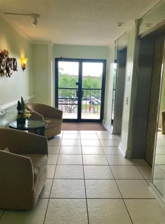 $2,000 | 9273 Southwest 8th Street, Unit 411, Boca Raton, FL 33428