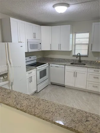 $2,000 | 9273 Southwest 8th Street, Unit 411, Boca Raton, FL 33428
