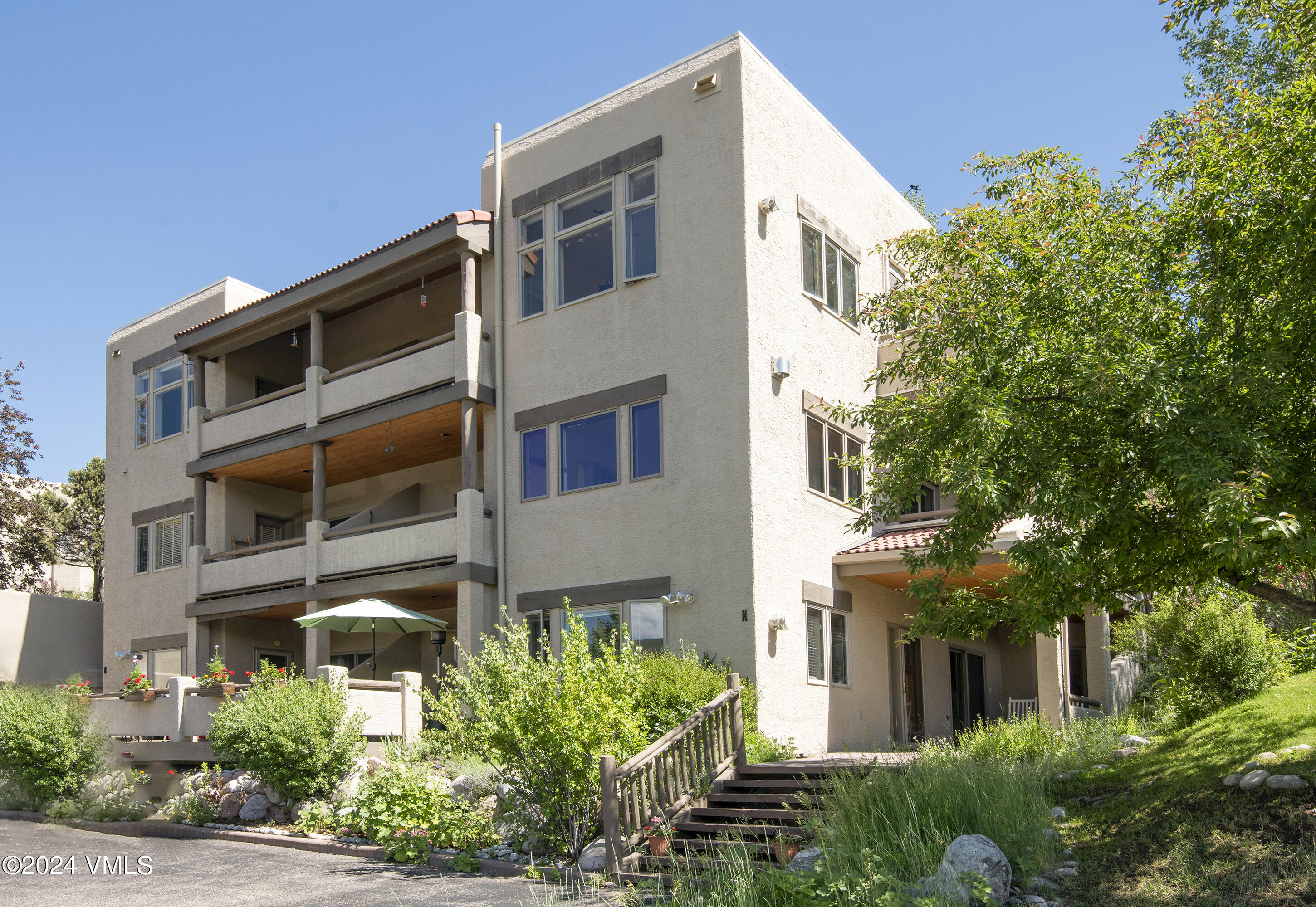 751 Singletree Road, Unit 3N Edwards, CO 81632 - Photo 2 of 35 a front view of a house with a garden