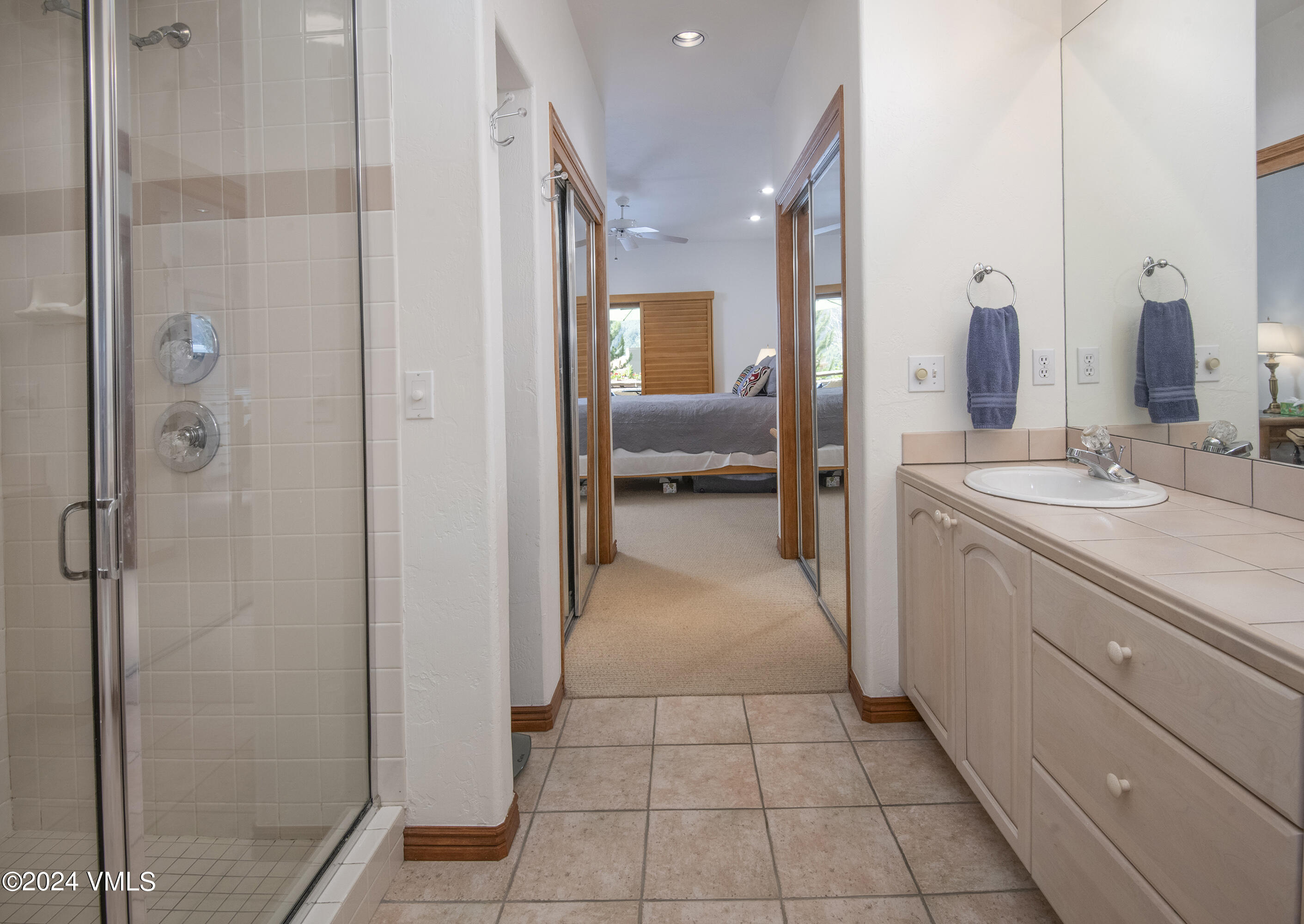751 Singletree Road, Unit 3N Edwards, CO 81632 - Photo 26 of 35 a en suite bathroom with a sink and a mirror